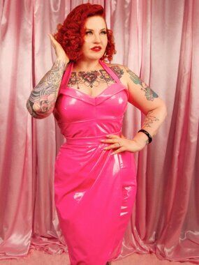 Queen Of The Main - Bad Girl Vinyl Set Hot Pink